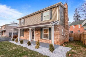 Exterior - Spacious 8 beds LUX convenient Home close to DC (Bethesda)