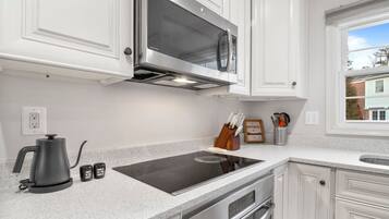 Frigorífic, microones, forn i placa de cuina