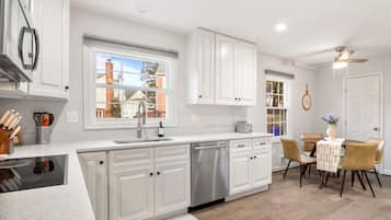 Frigorífic, microones, forn i placa de cuina