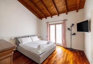 3 bedrooms, iron/ironing board, travel crib, WiFi - Villa Rosa - Harmonious and Welcoming (Brebbia)