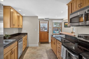 Fridge, microwave, oven, stovetop - Center Street Hideaway in the Heart of Moab #3 (Moab)
