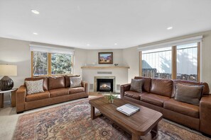 TV, peis og kontorer