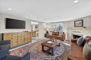 TV, peis og kontorer