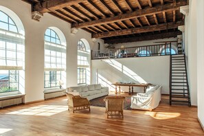 Interior - Villa La Limonera - Four Bedroom Villa, Sleeps 8 (Casciago)