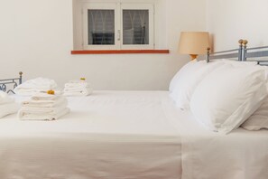 4 chambres, fer et planche à repasser, Wi-Fi gratuit, draps fournis