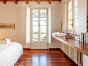 4 bedrooms, iron/ironing board, travel cot, WiFi