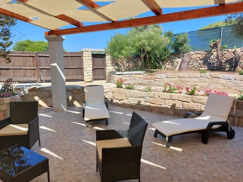 Charming 2-bedroom cottage in welcoming La Maddalena with AC, WiFi