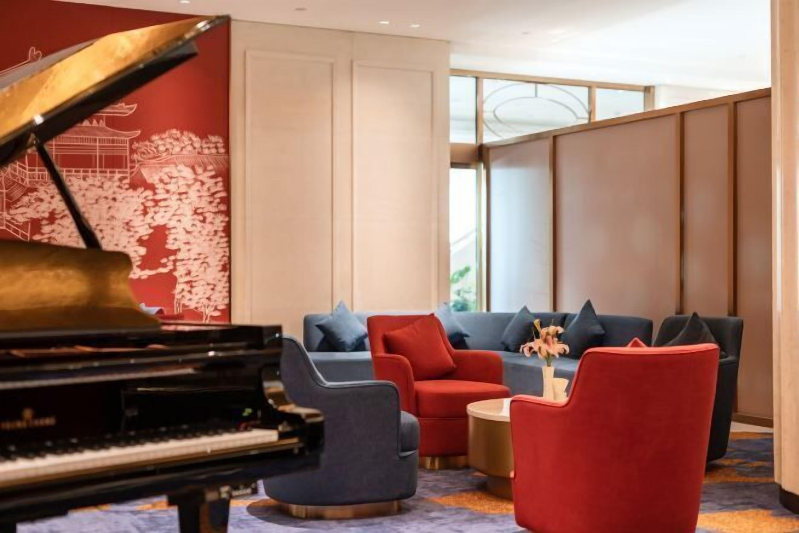 Lobby lounge