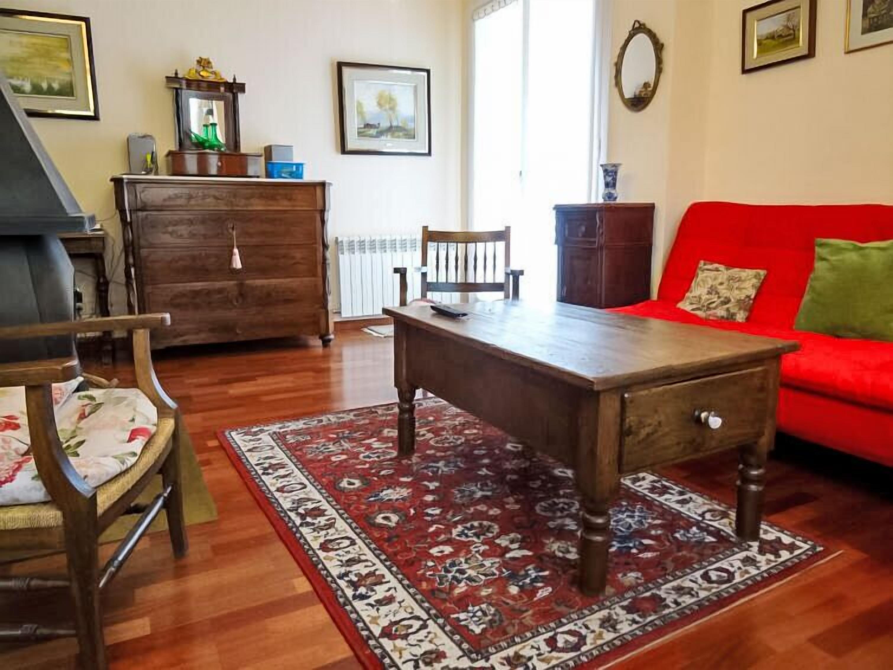 House, 3 Bedrooms | Ruang tamu