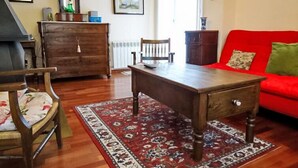 House, 3 Bedrooms | Living area - Global Olot - By Global Rental Holidays 7017 (Olot)
