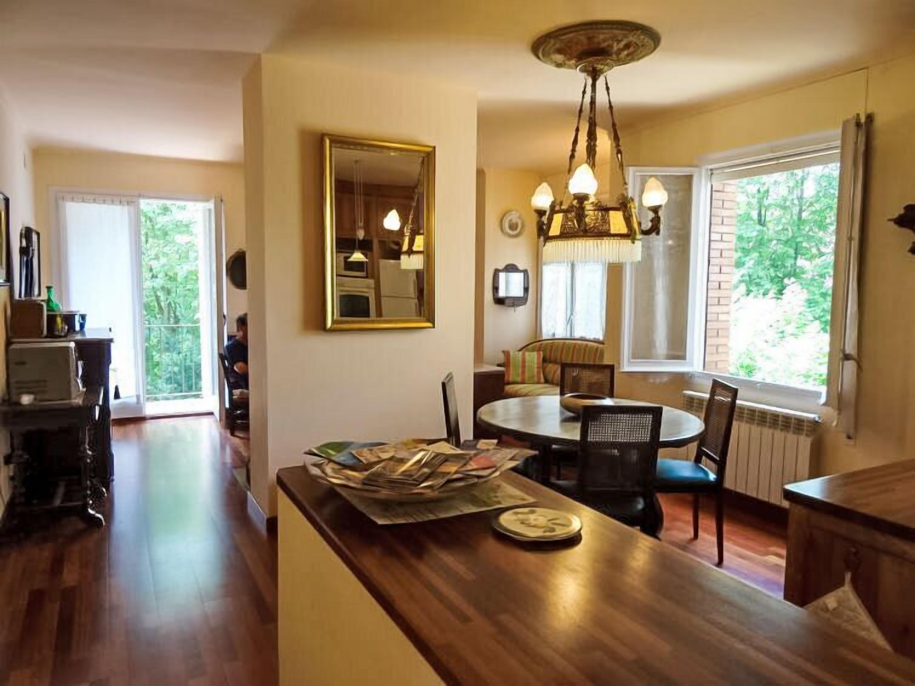 House, 3 Bedrooms | Tempat makan