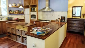House, 3 Bedrooms | Private kitchen - Global Olot - By Global Rental Holidays 7017 (Olot)