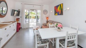 Interior - Global La Bahia - By Global Rental Holidays 6960 (L'Escala)