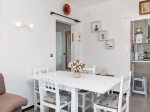 Casa, 3 habitaciones, terraza | Restauración