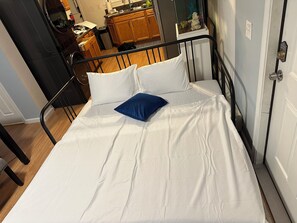 2 bedrooms, WiFi, bed sheets - Tranquil 2-bedroom house in Newark with AC, WiFi (Newark)