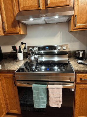 Refrigerador, microondas, horno, placa de cocina