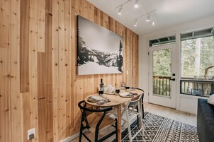 Apartamento, 1 habitación, balcón, vistas a la montaña | Restauración