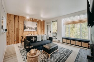 Apartamento, 1 habitación, balcón, vistas a la montaña | Zona de estar