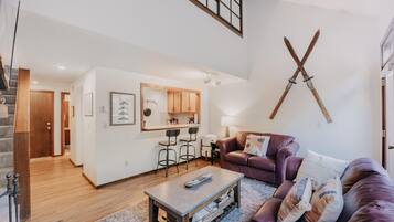 Condo, 2 chambres, fumeur, balcon | Salle de séjour