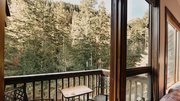 Condo, 2 chambres, fumeur, balcon | Balcon