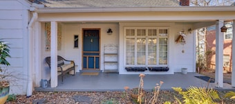 Walk to Downtown: Pet-friendly Cottage in Tyron