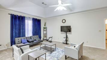 House (3 Bedrooms) | Interior