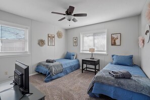 4 bedrooms, desk, iron/ironing board, travel crib