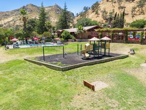 Children’s play area – outdoor