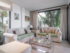 Hus, 4 soverom, terrasse | Oppholdsområde