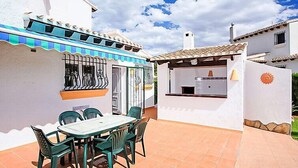 Hus, 4 soverom, terrasse | Utendørsservering