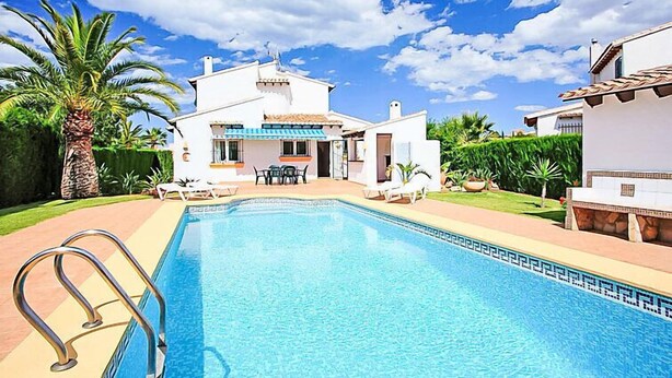 Hus, 4 soverom, terrasse | Basseng