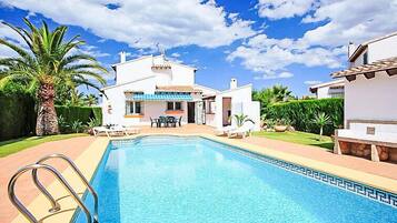 House, 4 Bedrooms, Terrace | Kolam renang