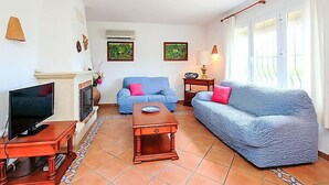 Hus, 4 soverom, terrasse | Oppholdsrom