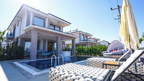 Luxury Suite, Sea View | 1 bedroom, soundproofing, free WiFi