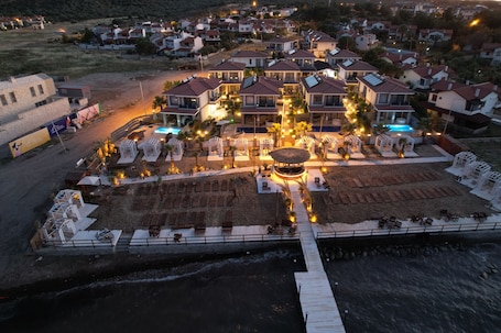 Playa privada, arena blanca, camas de playa gratis