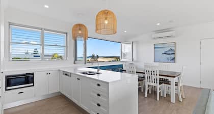 Boronia Beach House Three - 650m to the headland