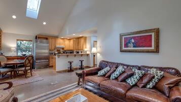 Cabin, 3 Bedrooms, Accessible, Patio | Living room