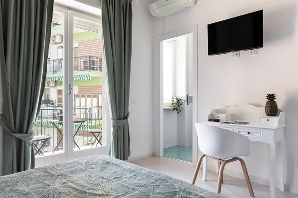 3 bedrooms, WiFi, bed sheets - Your ideal retreat just steps from the beach (Gaeta)