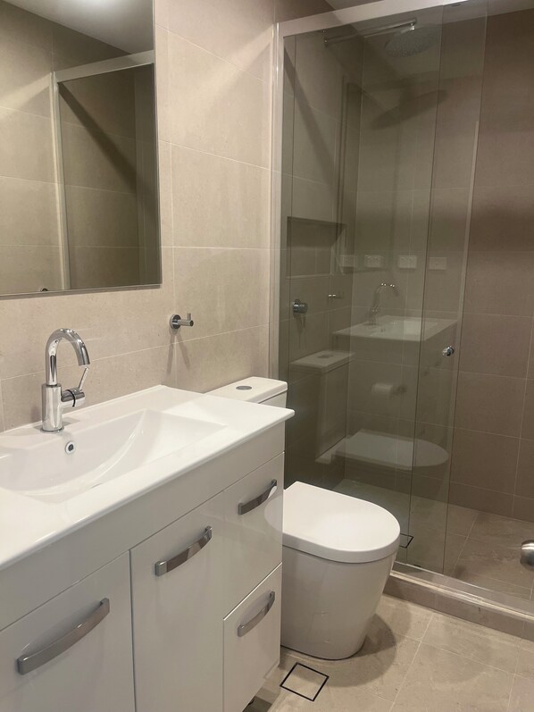 Comfort Double Room | Bathroom - Woolpack Hotel (Parramatta)