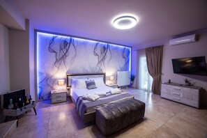 5 bedrooms, desk, iron/ironing board, travel crib