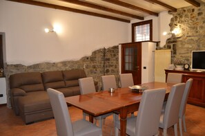 Dining - Argegno Vintage: Home in the center! (Argegno)