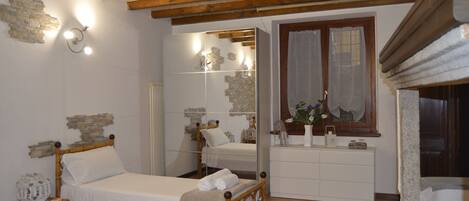 2 bedrooms, iron/ironing board, free WiFi, bed sheets