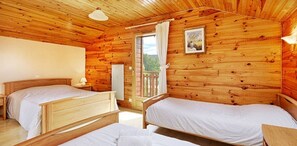 3 slaapkamers, een strijkplank/strijkijzer, reisbedje, gratis wifi