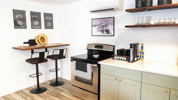 Fridge, oven, stovetop, coffee/tea maker