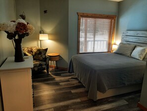 4 bedrooms, desk, iron/ironing board, travel crib