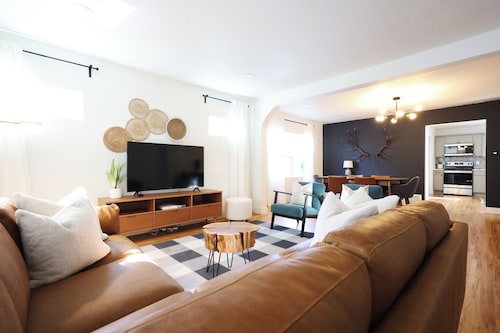 The1928 WEST • Spacious 5 BR, Putting Green, Pool Table & Arcade Games