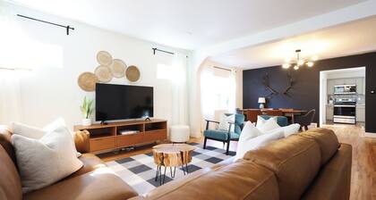 The1928 WEST • Spacious 5 BR, Putting Green, Pool Table & Arcade Games