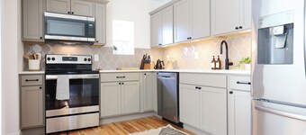 The 1928 WEST - Spacious, 5 Bedroom Home with Mini Golf, Pool Table & Arcades