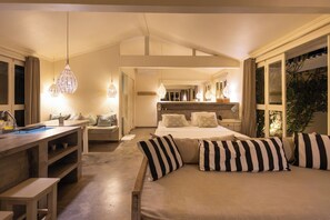 Loft, 1 King Bed with Sofa bed, Kitchenette | 2 bedrooms, free WiFi