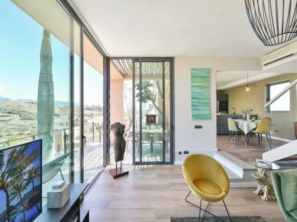 Hus - 4 sovrum - terrass | Vardagsrum